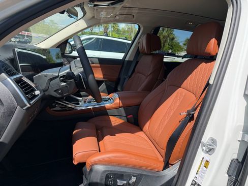 Used 2027 BMW X7 xDrive40i image 8