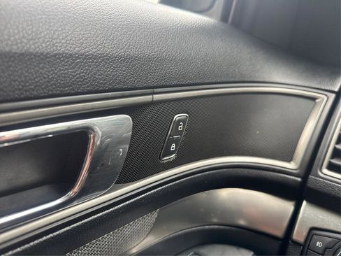 Used 2018 Ford Explorer XLT w/ Equipment Group 202A image 26