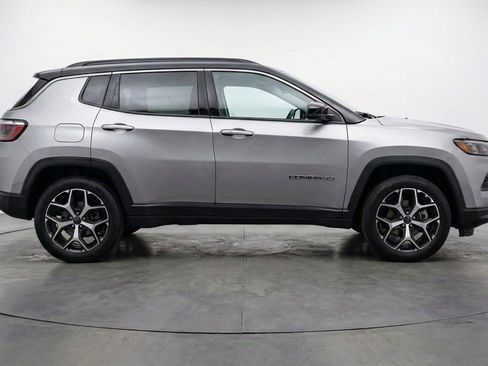 Used 2025 Jeep Compass Limited AWD/4WD image 11