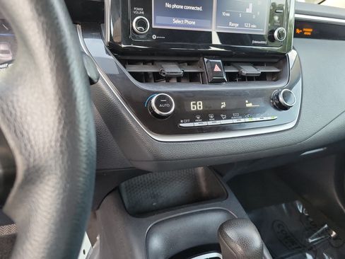 Used 2022 Toyota Corolla LE FWD image 19