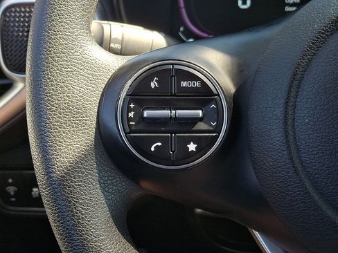 Used 2025 Kia Soul LX w/ LX Technology Package FWD image 20