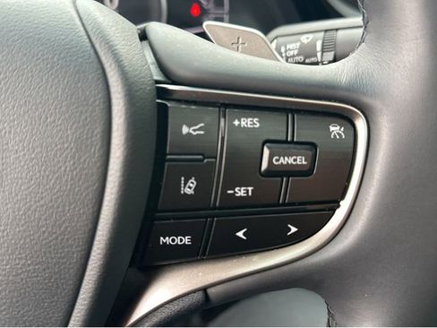 Certified 2025 Lexus ES 300h w/ Premium Package image 32