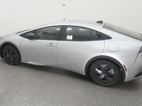 Used 2026 Toyota Prius Plug-In Hybrid FWD image 7