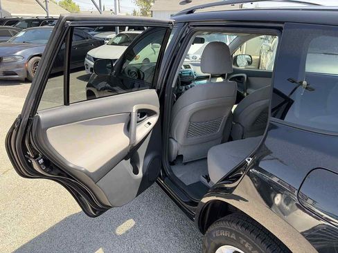 Used 2012 Toyota RAV4 4WD w/ Upgrade Value Pkg image 10