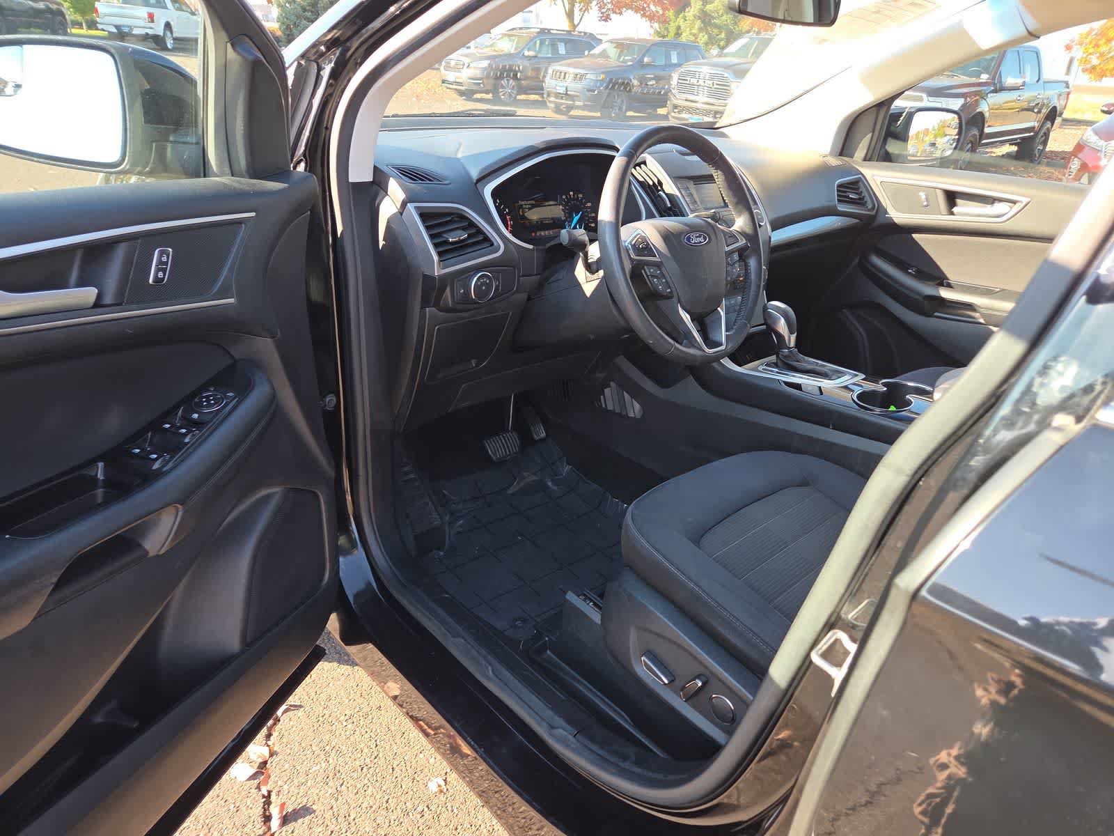 Used 2018 Ford Edge SEL AWD/4WD image 10