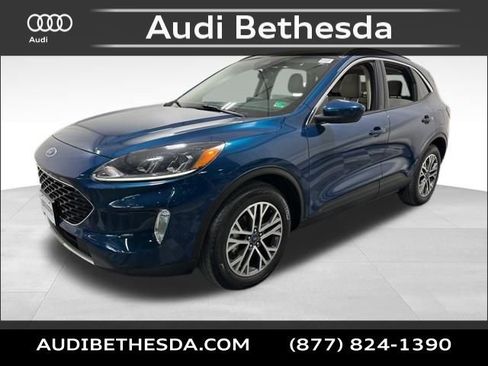 Used 2020 Ford Escape SEL image 3