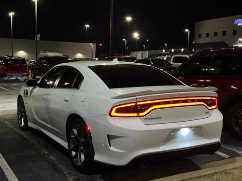 Used 2019 Dodge Charger R/T w/ Plus Group image 4