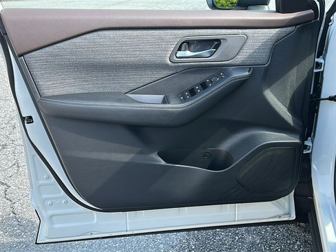 Certified 2023 Nissan Rogue SV AWD/4WD image 12