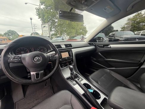 Used 2013 Volkswagen Passat 2.5 SE FWD image 30