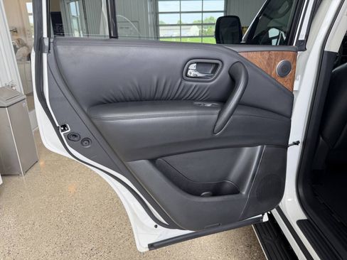 Used 2024 Nissan Armada SL w/ Captain's Chairs Package AWD/4WD image 39
