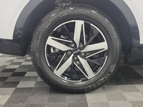 Certified 2023 Kia Sorento S FWD image 7
