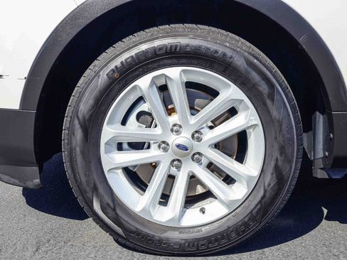 Used 2015 Ford Explorer XLT image 16