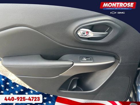 Used 2019 Jeep Cherokee Latitude Plus w/ Comfort/Convenience Group AWD/4WD image 21