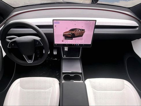 Used 2026 Tesla Model Y AWD image 7