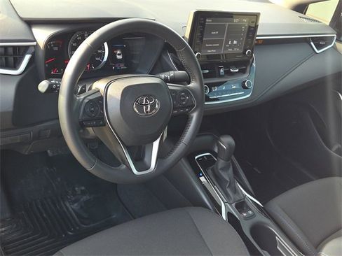 Used 2022 Toyota Corolla SE image 16