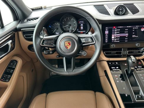 Certified 2023 Porsche Macan image 14