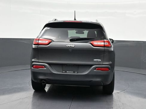 Used 2016 Jeep Cherokee Latitude image 4
