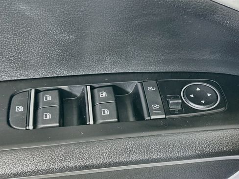 Used 2025 Kia Soul LX w/ LX Technology Package FWD image 15
