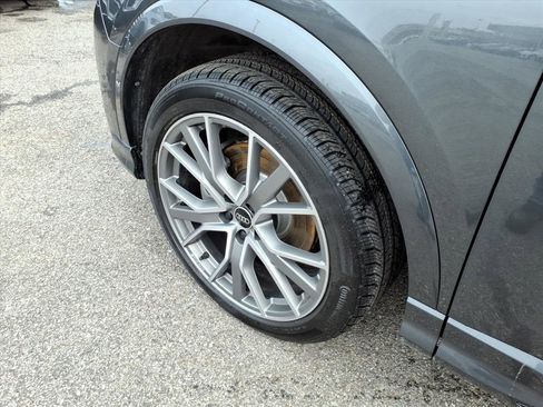 Certified 2025 Audi Q3 2.0T Premium Plus w/ Premium Plus Package image 9