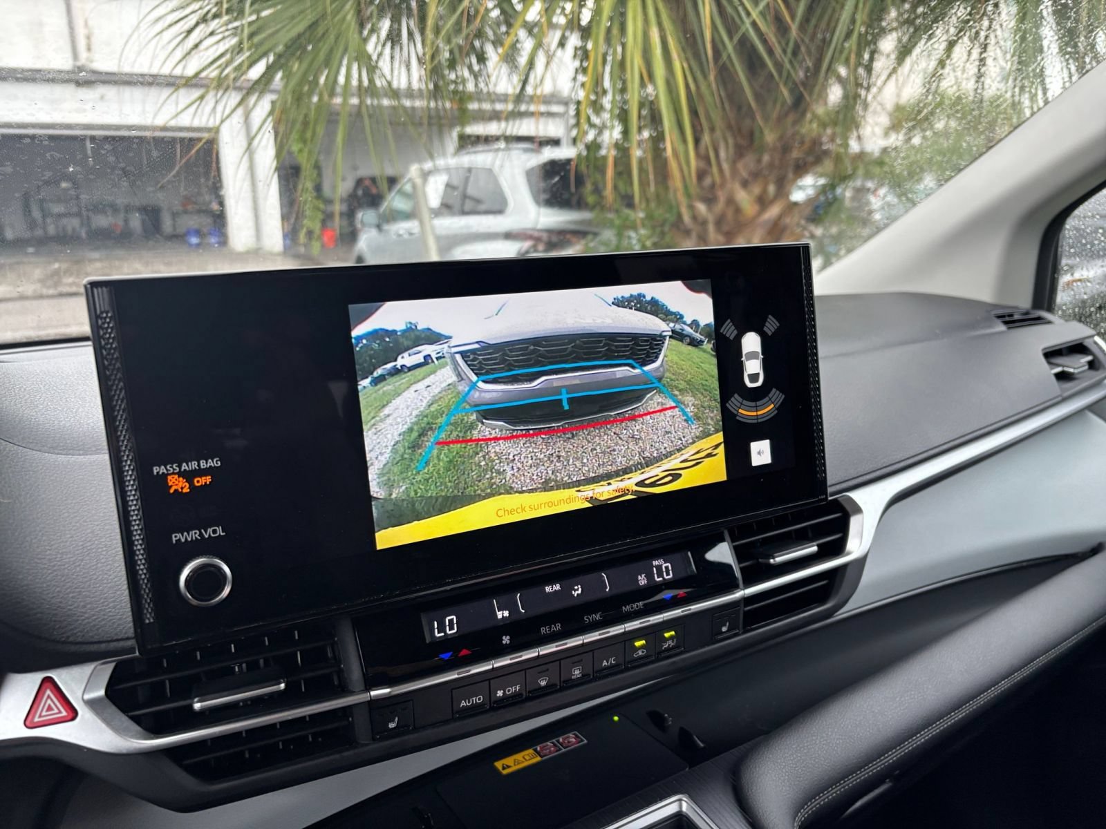 Used 2025 Toyota Sienna XLE FWD image 26