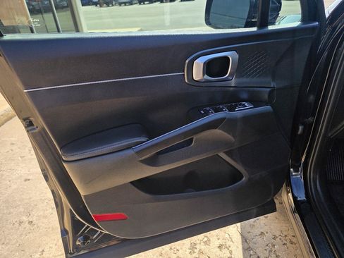 Used 2025 Kia Sorento S w/ Panoramic Sunroof Package FWD image 11
