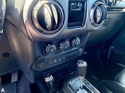 Used 2018 Jeep Wrangler Unlimited Sport AWD/4WD image 10