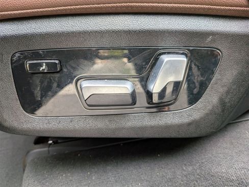 Used 2022 BMW X7 xDrive40i w/ Premium Package image 33