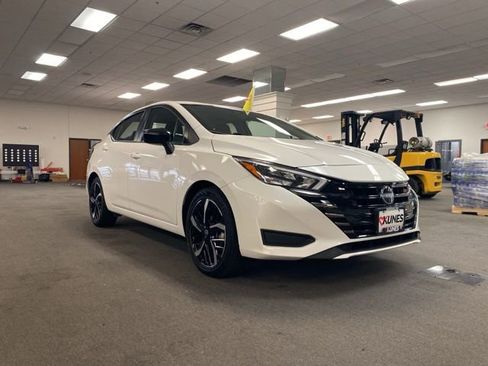 Used 2024 Nissan Versa SR image 4