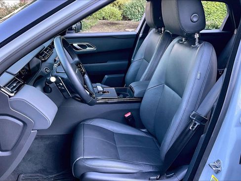 Used 2025 Land Rover Range Rover Velar Dynamic SE image 19
