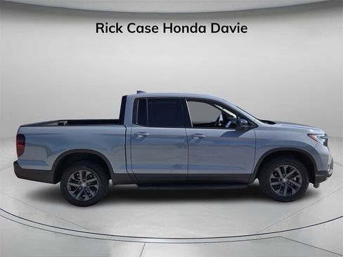 Used 2024 Honda Ridgeline Sport image 3