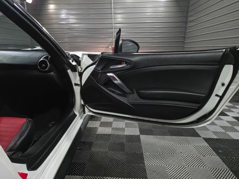 Used 2020 FIAT 124 Spider Abarth w/ Convenience Group image 28