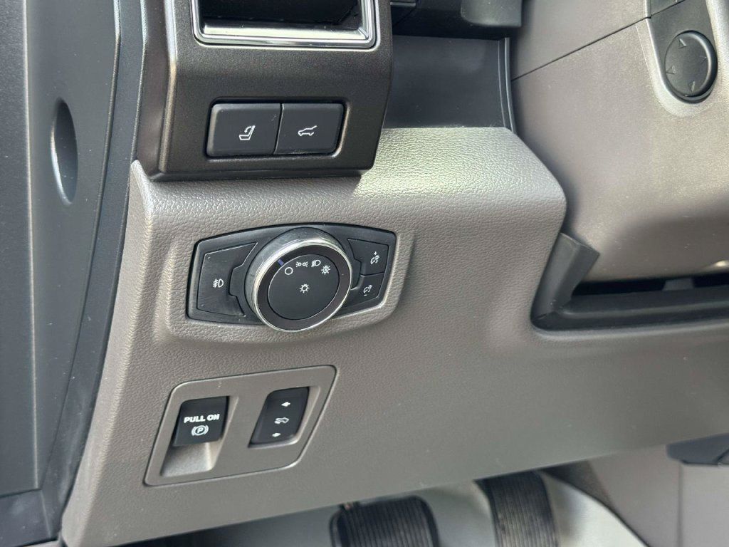Used 2018 Ford Expedition Limited w/ Equipment Group 302A AWD/4WD image 9