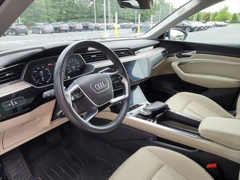 Used 2024 Audi Q8 e-tron Premium Plus w/ Premium Plus Package AWD/4WD image 12