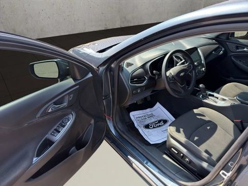 Used 2020 Chevrolet Malibu LT FWD image 18
