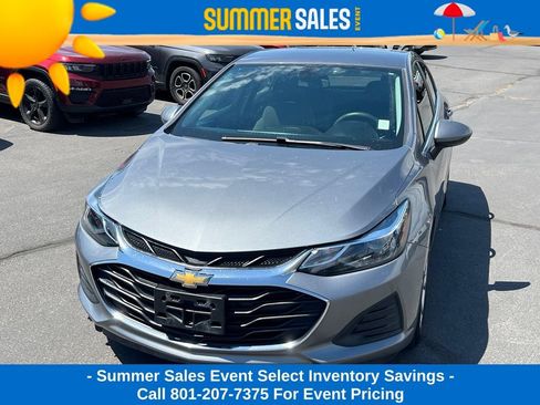 Used 2019 Chevrolet Cruze LT FWD image 2