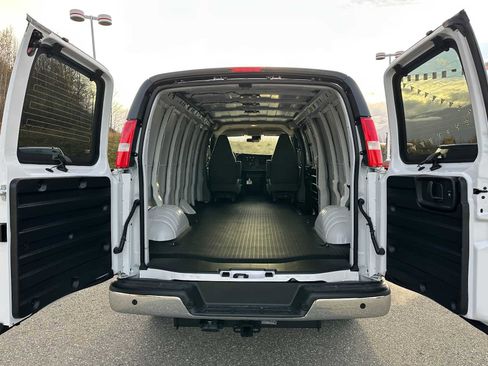 New 2025 GMC Savana 3500 Extended w/ Driver Convenience Package image 17