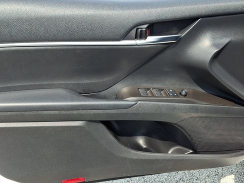 Used 2021 Toyota Camry SE FWD image 11