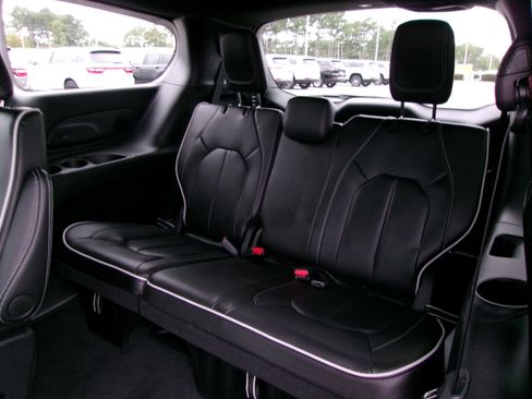 New 2026 Chrysler Pacifica Limited w/ S Appearance Package image 21