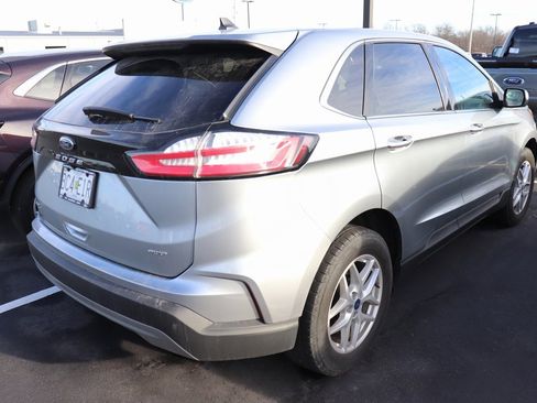 Used 2022 Ford Edge SEL w/ Convenience Package image 3