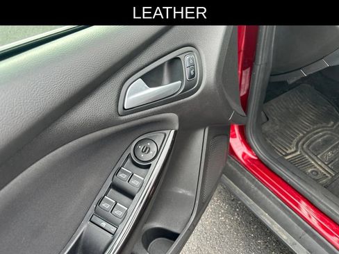Used 2016 Ford Focus Titanium w/ Titanium Technology Package FWD image 10
