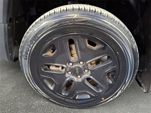 Used 2018 Jeep Renegade Trailhawk w/ Safety & Security Group image 9