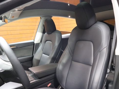 Used 2022 Tesla Model Y Performance image 31