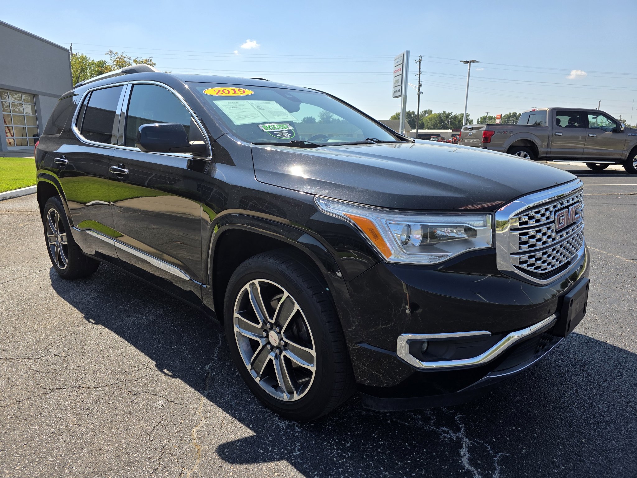 Used 2019 GMC Acadia Denali w/ Technology Package AWD/4WD image 4