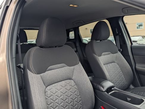 Used 2025 Nissan Kicks SV FWD image 11