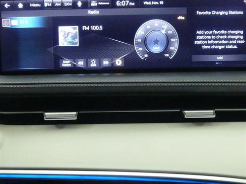 Used 2025 Genesis Electrified GV70 Advanced w/ Prestige Package image 15