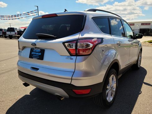Used 2018 Ford Escape SE w/ SE Sync 3 Package AWD/4WD image 4