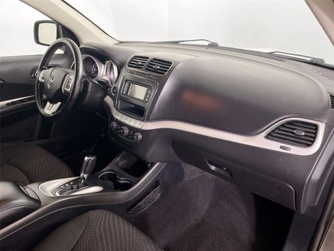 Used 2019 Dodge Journey SE w/ Premium Group image 27