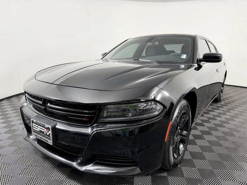 Used 2023 Dodge Charger SXT RWD image 3