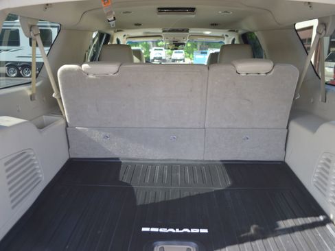 Used 2016 Cadillac Escalade ESV Luxury AWD/4WD image 22