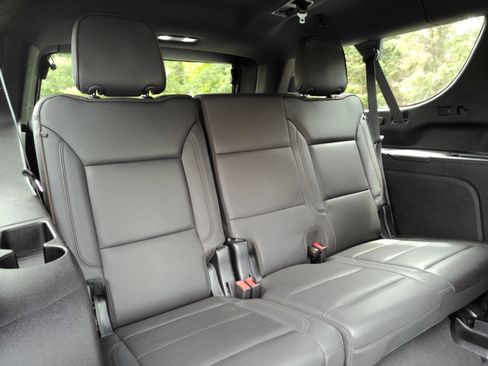Certified 2023 Chevrolet Suburban High Country AWD/4WD image 22
